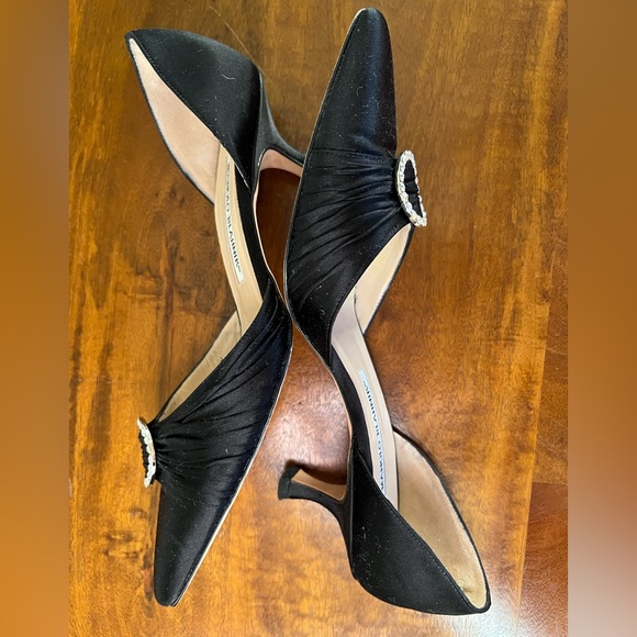 Manolo Blahnik 🖤💖 kitten satin buckle pumps, size: 6 - Picture 4 of 13